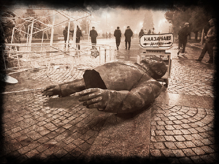 Декорации меняются, сценарий - нет.