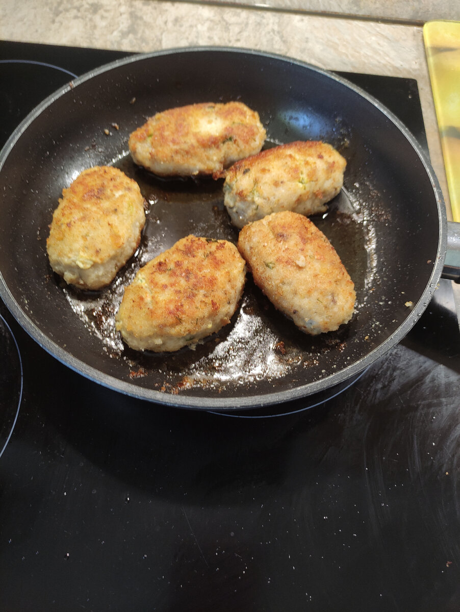 Рыбные зразы с начинкой из вареного яйца с зеленым луком и укропом. | На  кухне у Степаныча | Дзен