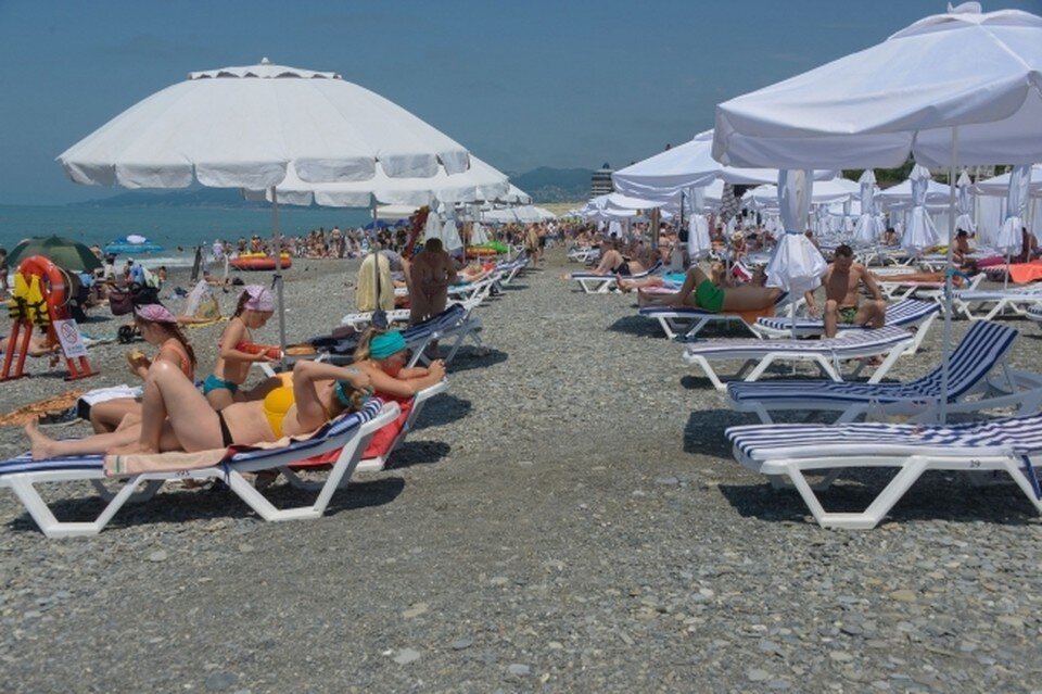     Диетолог Соломатина напомнила о вреде еды, которую продают на пляже Виктор КЛЮШКИН