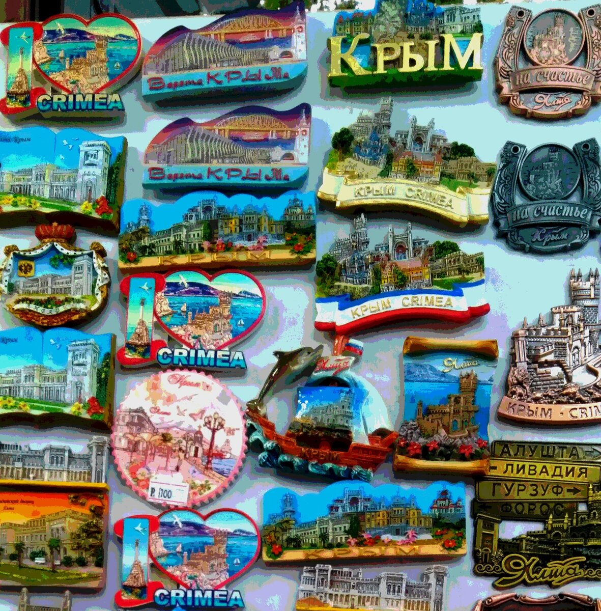 Кто-то привозит с отдыха кучу фотографий, а кто-то кучу магнитиков))