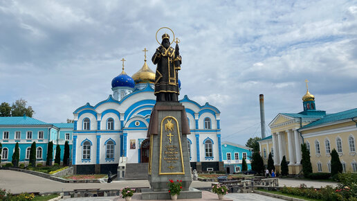 Рождество-Богородицкий мужской монастырь, город Задонск. Красивые храмы и колокольня с трубящими ангелами