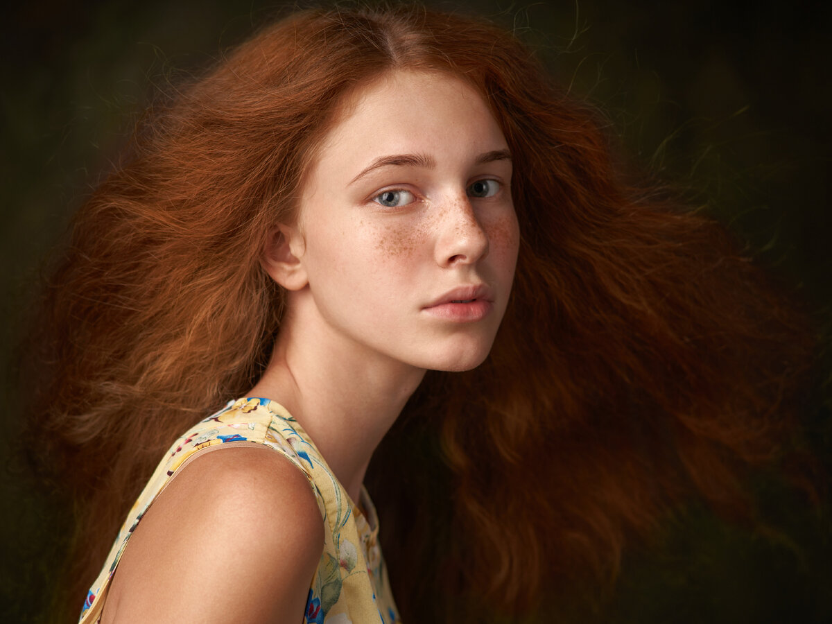 Виноградов Александр, Portrait of a girl with red hair/Портрет девушки с рыжими волосами
