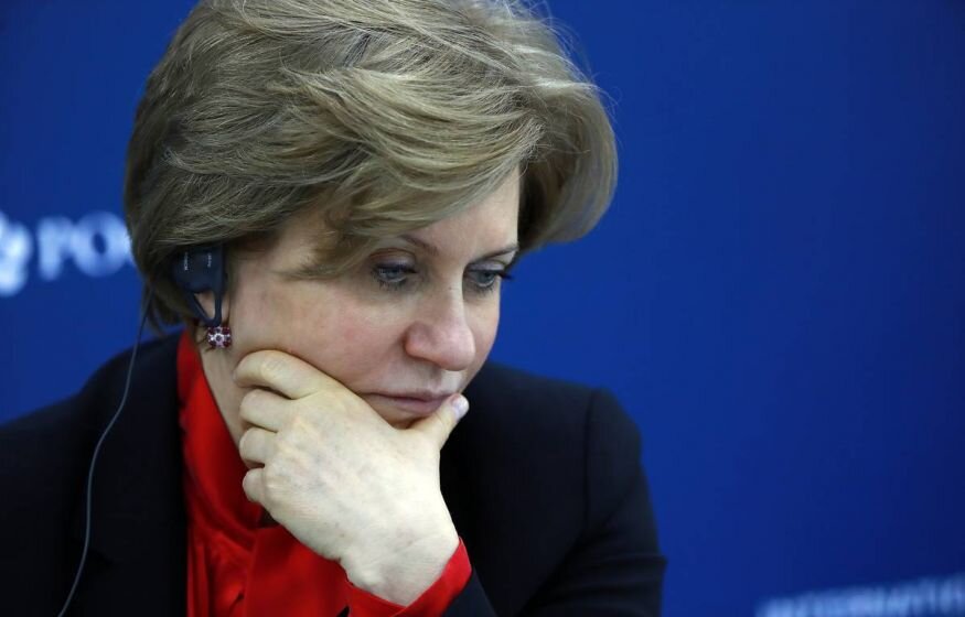    Попова не стала вводить ковидные меры в российских школах