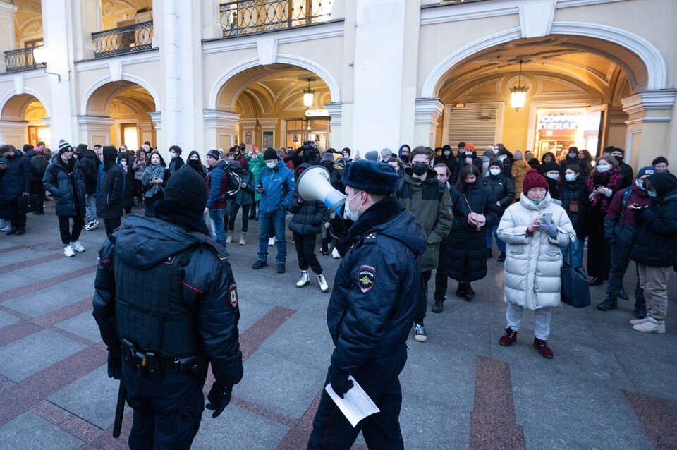     Прокуратура предостерегла жителей Петербурга от призыва и участия в незаконных акциях Юлия ПЫХАЛОВА