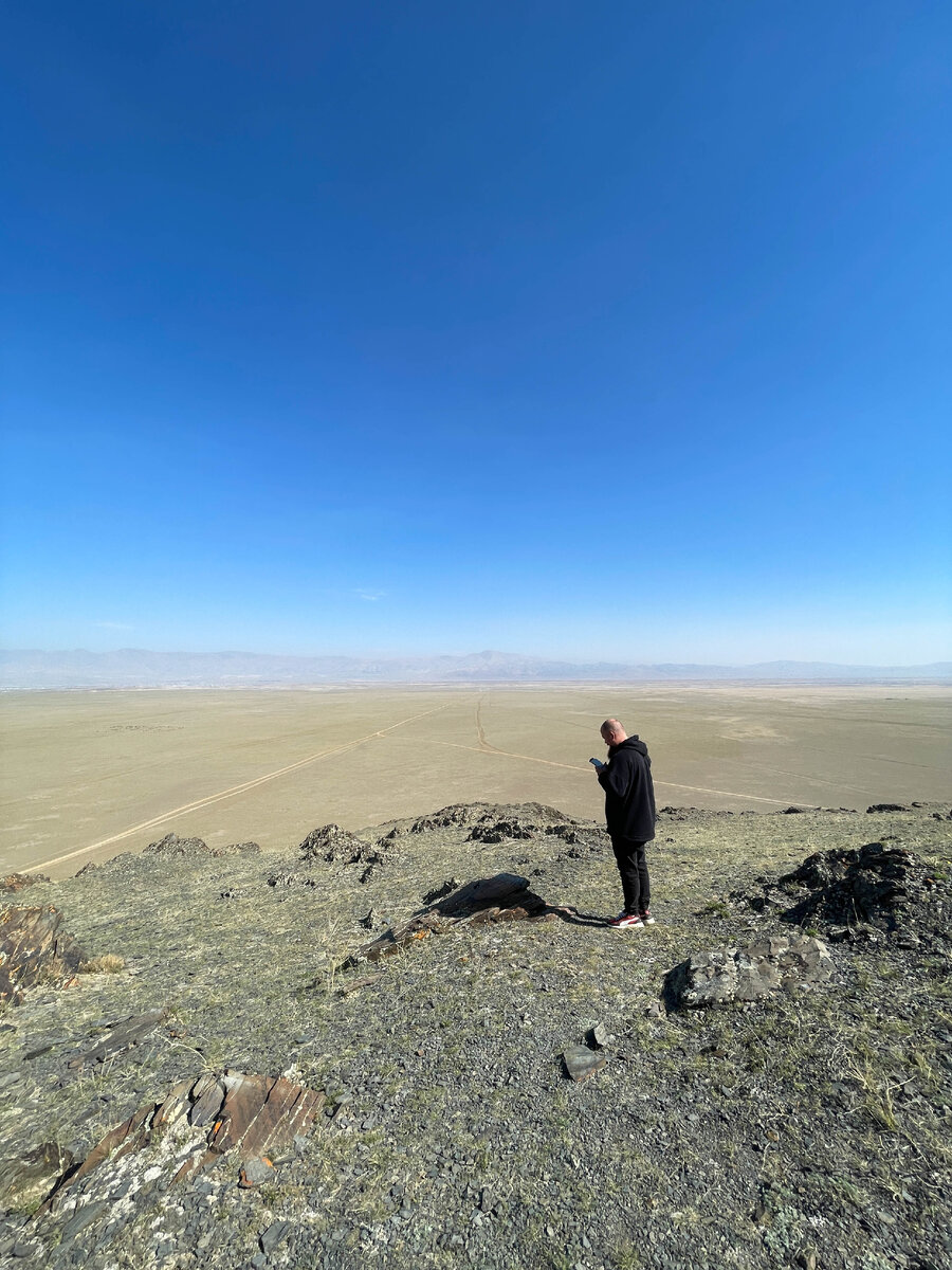 А вокруг одна пустыня:)