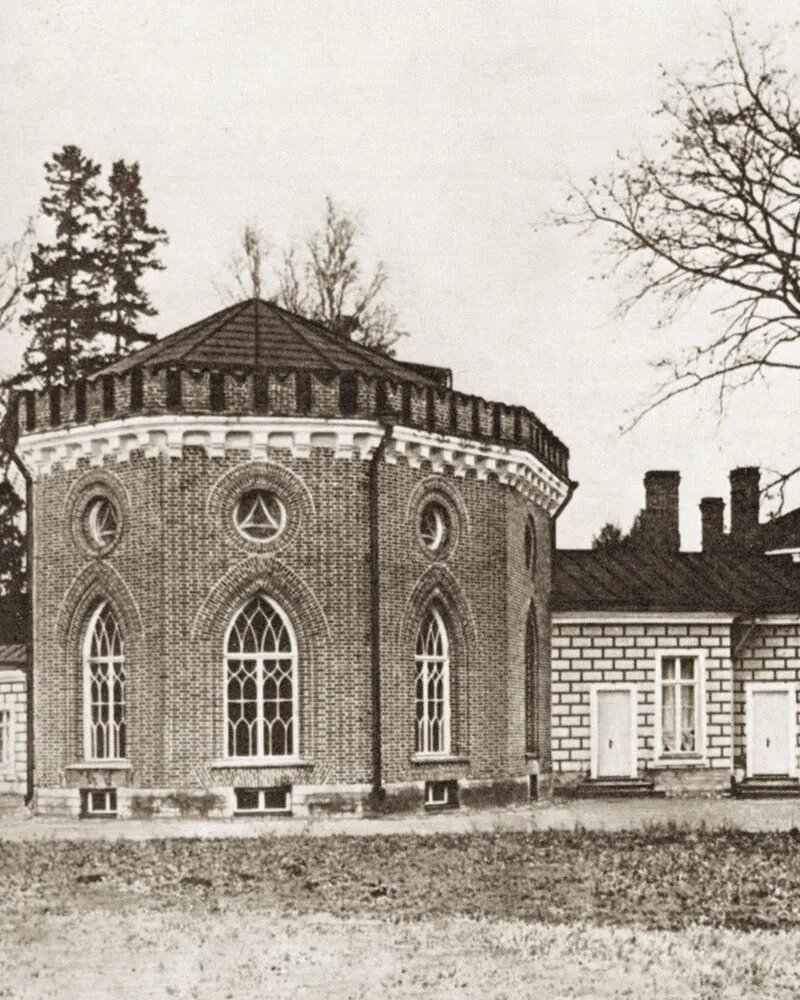 Баболовский дворец. 1901–1910. Санкт-Петербург. Иллюстрация из книги «Памятники архитектуры пригородов Ленинграда». Ленинград: «Стройиздат», 1985