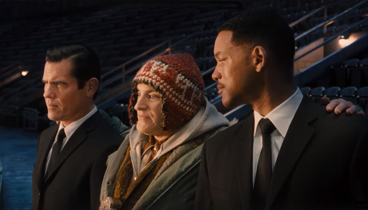 Арканианцы проживают одновременно в разных будущих. Мир состоит из их множеств. И все эти множества реальные. Остается лишь дождаться какое сложится. 