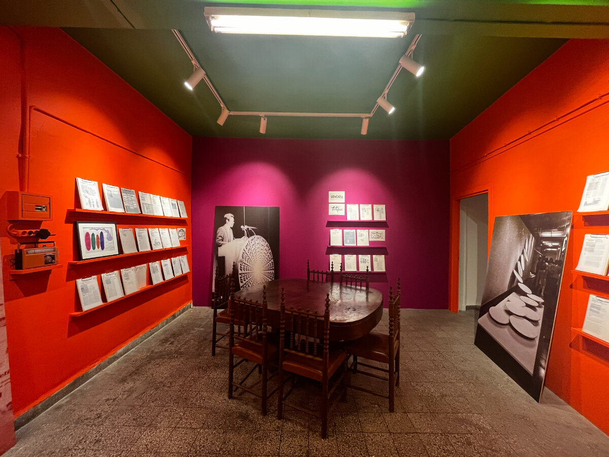 Выставка. Стамбульская биеннале. Дом-мастеская каллиграфа Эмина Барына (Barın Han)