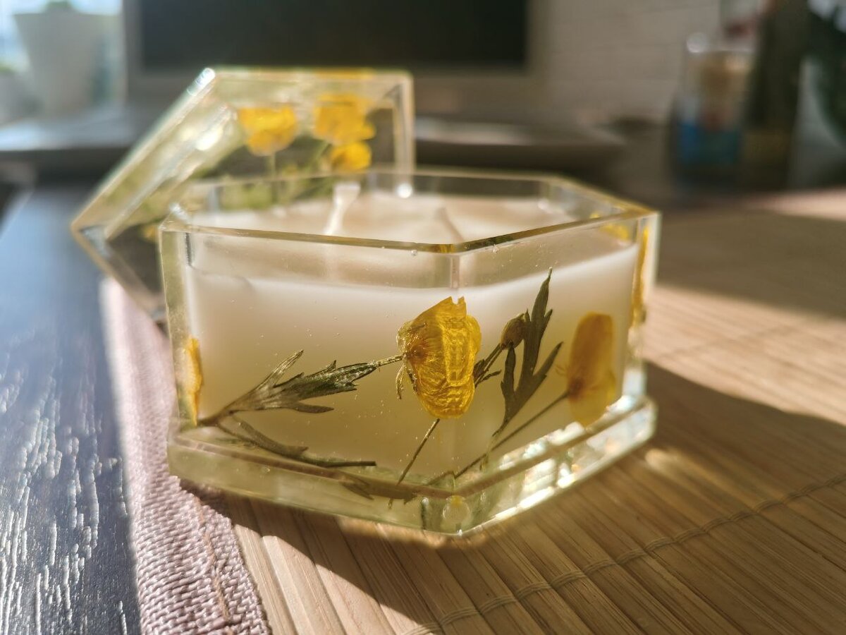 Хорошо подходят для эпоксидки и молды, которые продают для изготовления свечей и мыла.