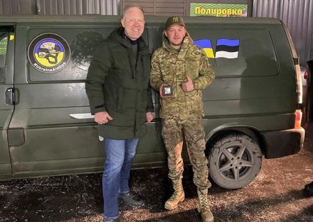    Вояк ВСУ прибыл поддержать эстонский политик-педофил Марко Михкельсон