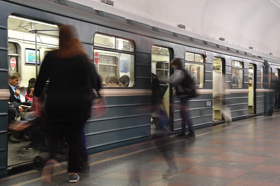     Слабовидящие новосибирцы высказались против замены голосов дикторов в метрополитене. Владимир ВЕЛЕНГУРИН