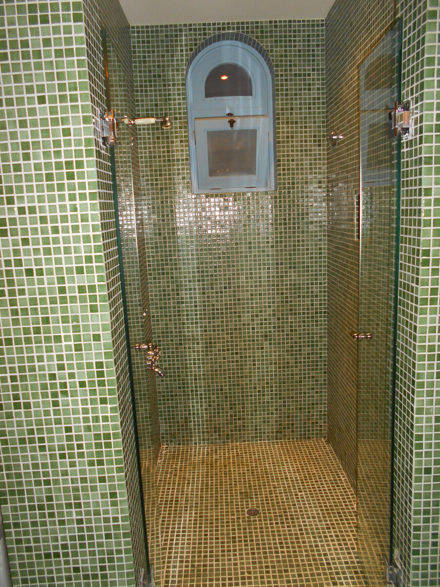 душевая  с форточкой