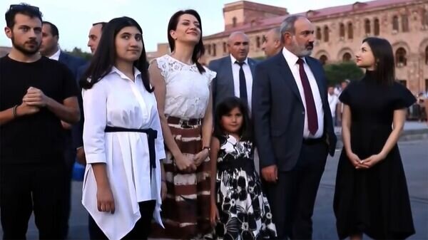    © Photo : Screenshot // Facebook / Nikol Pashinyan / Նիկոլ Փաշինյան