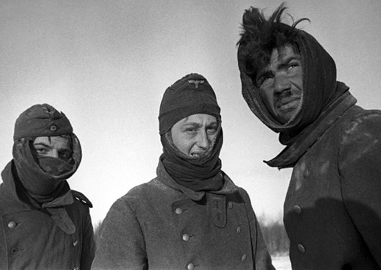 Захватчикам вечно мешает то мороз, то грязь, то летняя жара (Фото с сайта МО РФ)