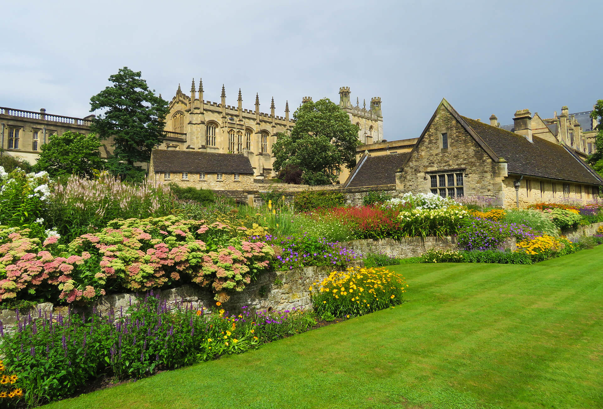 P oxford. Ботанический сад университета Оксфорда. Дендрарий Оксфордского университета. Ботанический сад Оксфорда средневековье. Оксфордский университет парки.