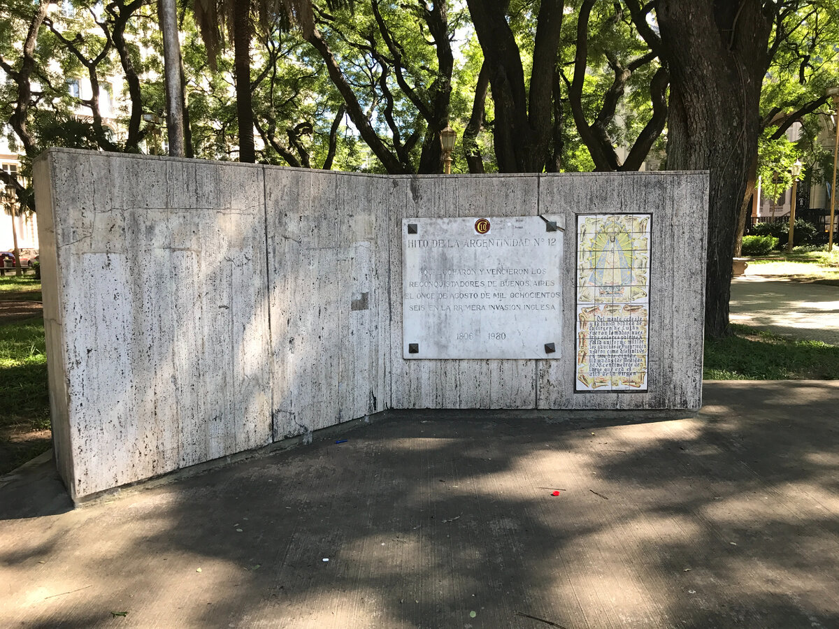  Hito de la Argentinidad. Plaza General San Martín  (Buenos Aires, Argentina).