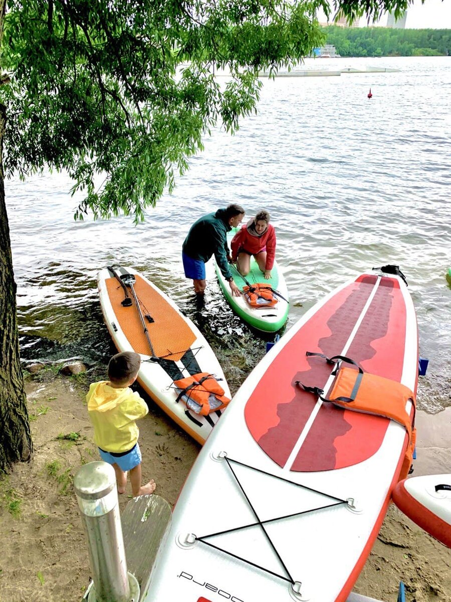 Первый раз - используем широкую доску на спокойном водоёме