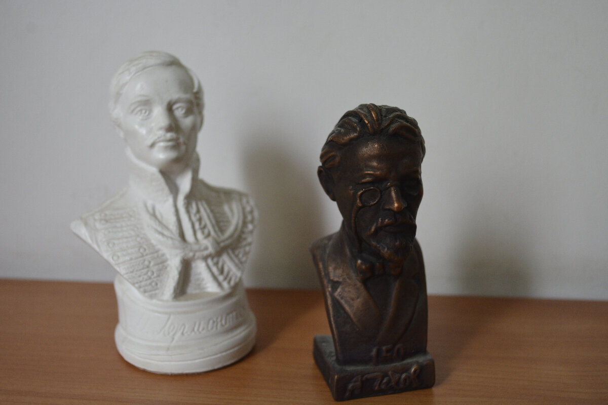 Чехов и Лермонтов писали и прозу, и пьесы. Фото из личного архива.