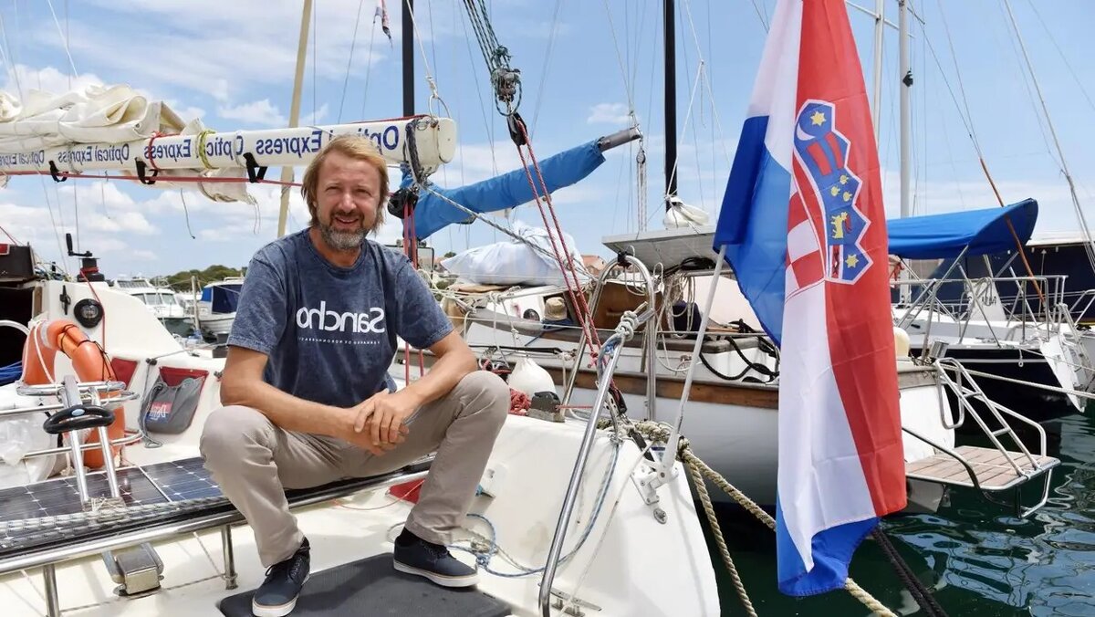 «Акулы обвились вокруг моих ног. Когда у меня сломался руль, я нырнул и починил ».