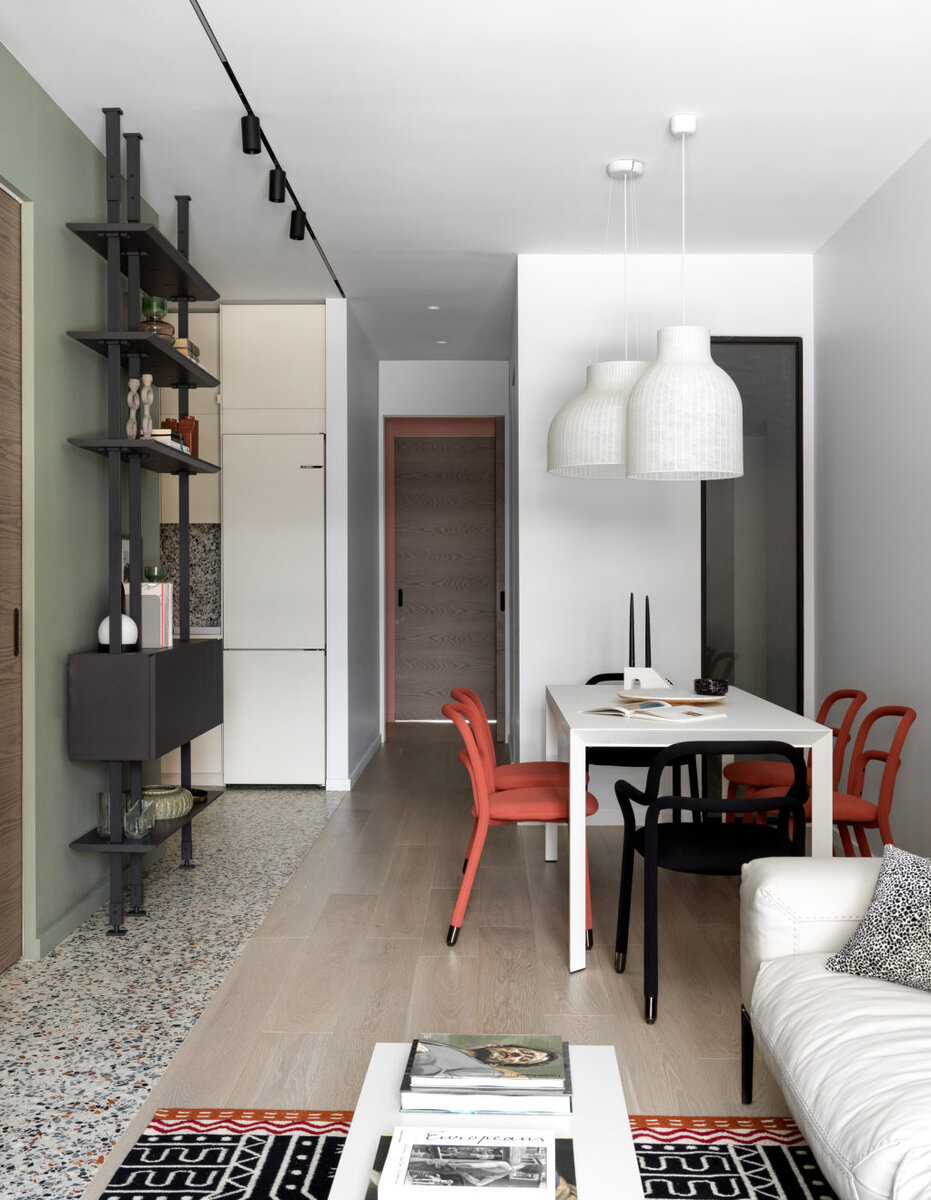 Общая зона. Стеллаж, Cattelan Italia; декор, Designboom, Barcelona Design; ковер, Archiproducts; техническое освещение, Delta Light (Quantumstudio).