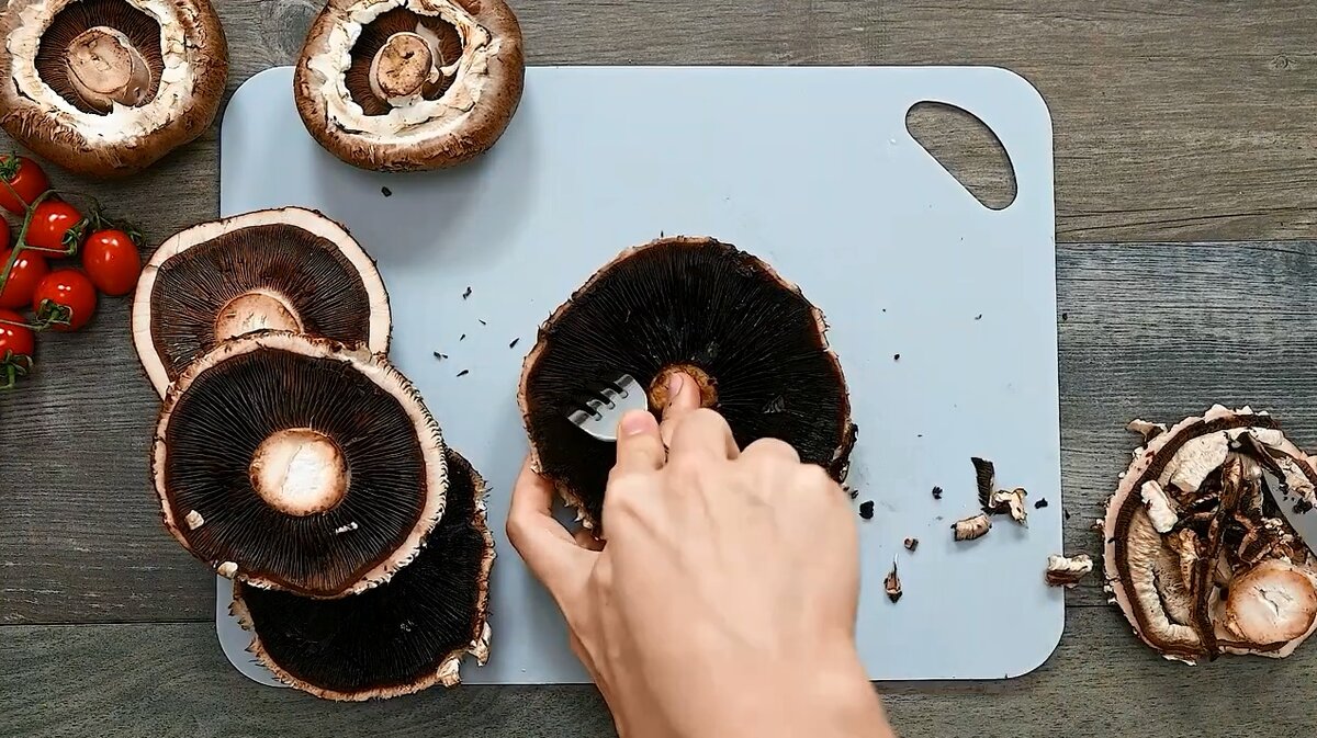 Подготовка грибов к маринованию  Фото: cooktoria.com