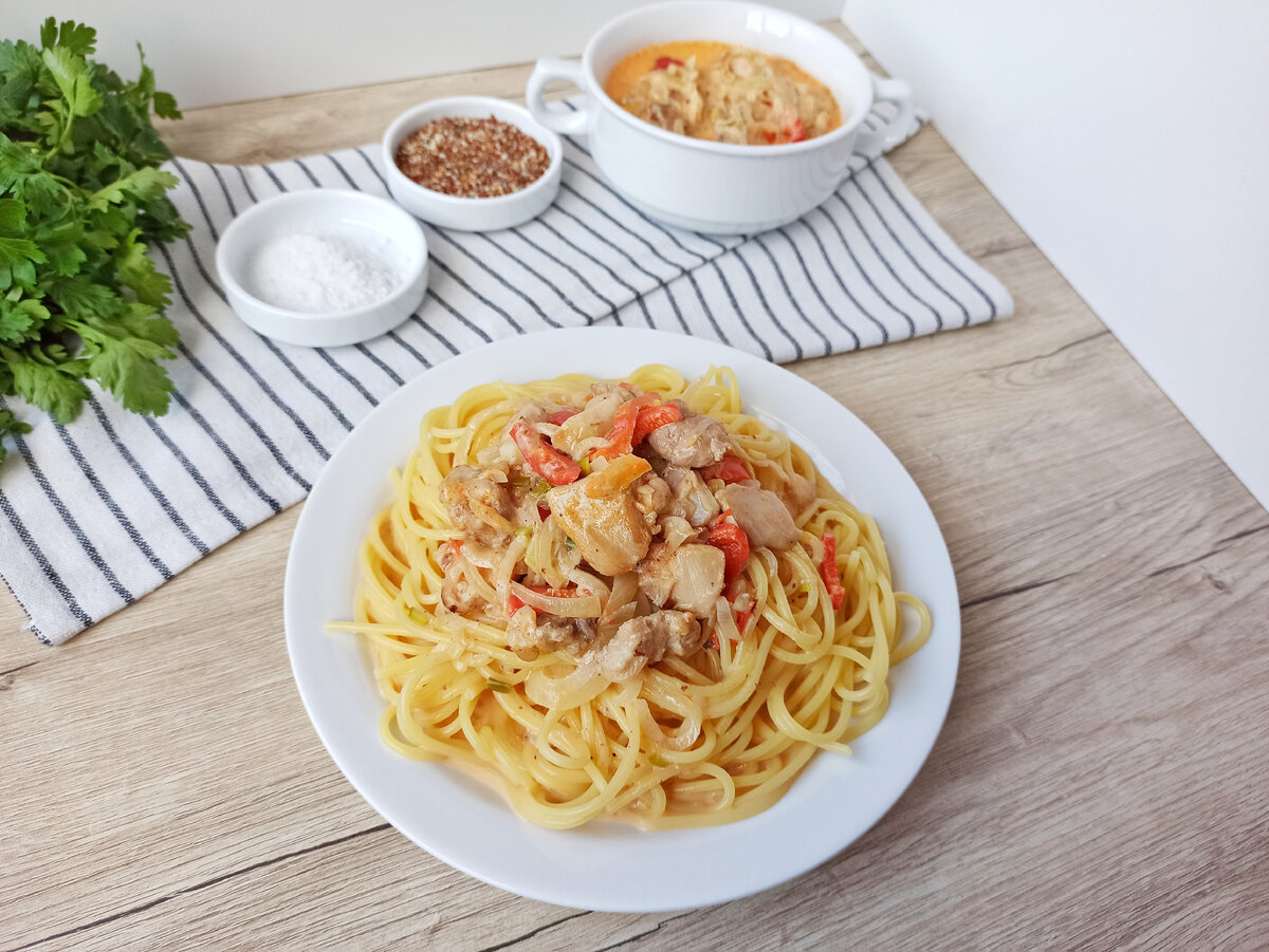 курица макароны перец. курица макароны перец. курица макароны перец. макароны с куриным филе и салатом. курица макароны перец.