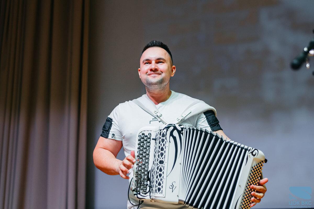 Творческая группа ЦОК ВКС выступила в Алабино для участников Парада Победы на Красной площади