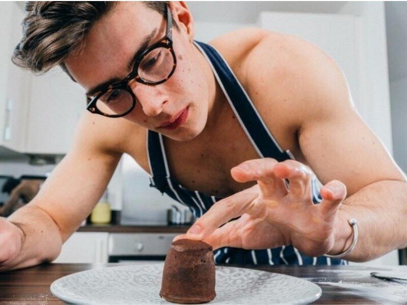 Matt Adlard - "Голый" кондитер