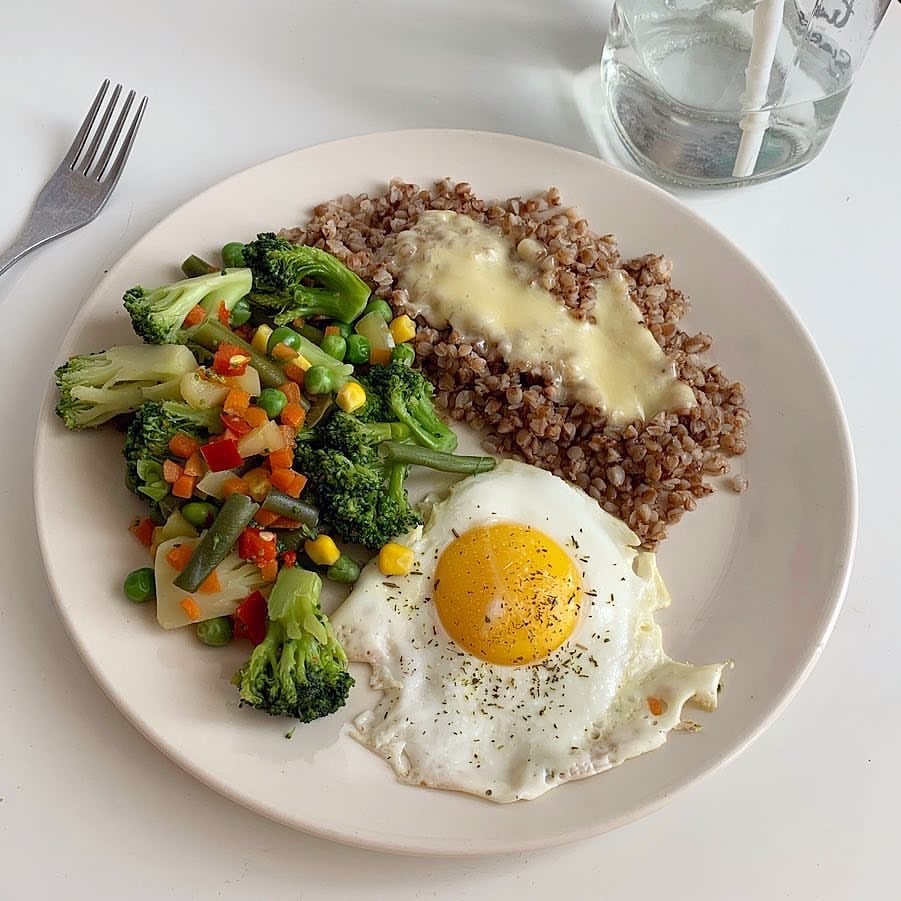 - гречка с сыром - яичница 🍳
- овощи