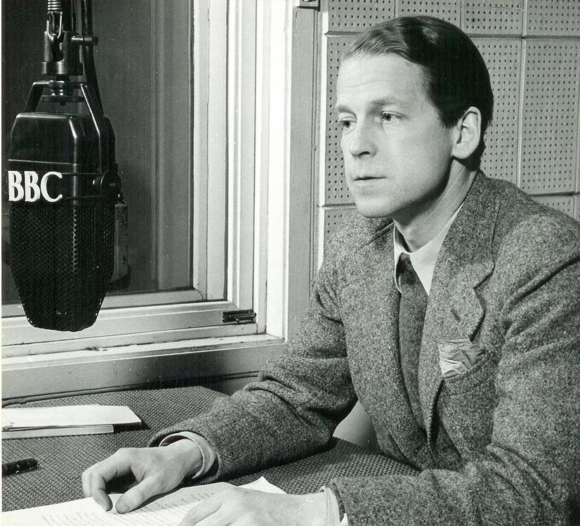 Йоханнес Сёренсен, диктор датской службы ВВС.