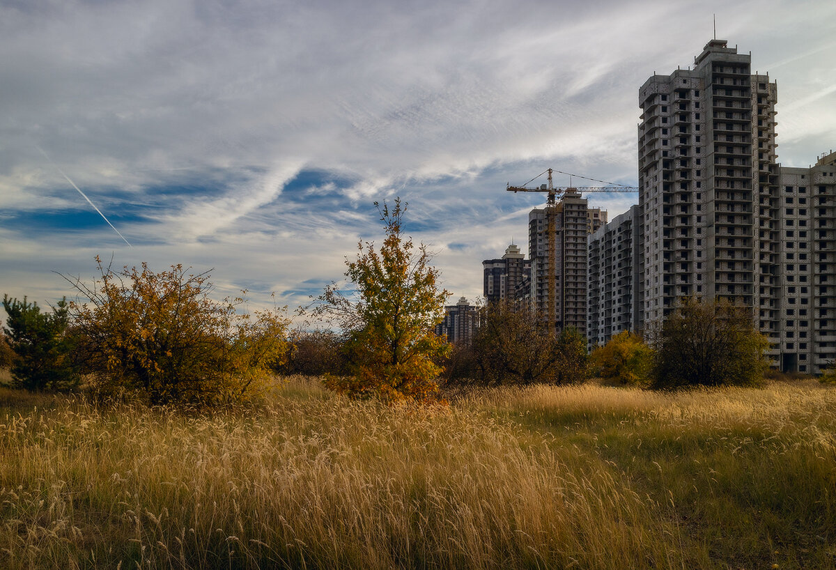 Дом наш находился на окраине города сочинение. Москва окраины города. Окраина Москвы. Постсоветский город. Окраины России.