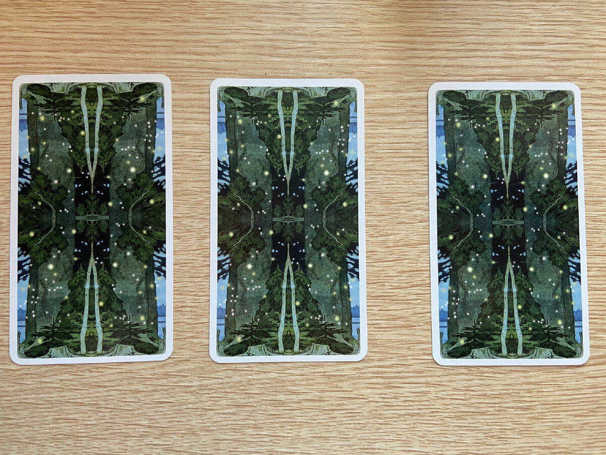 Выберите одну из карт