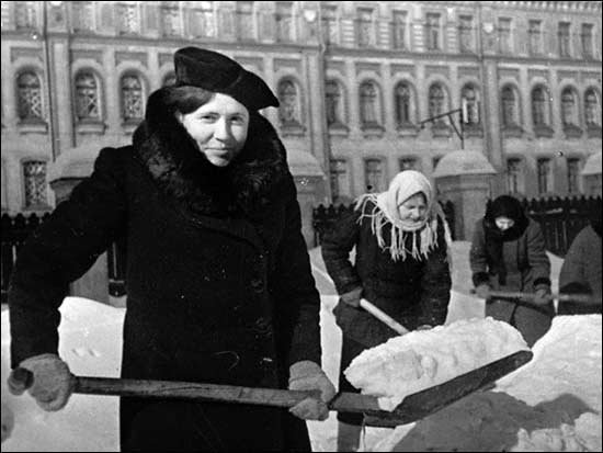 Уборка снега в 1942 году