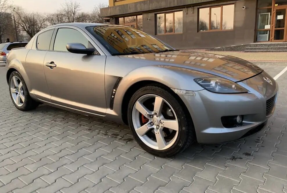 Мазда RX-8.
