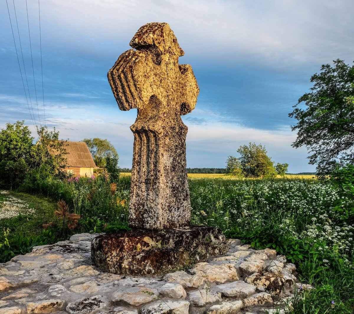 Самый большой древнерусский крест на территории Ленобласти.