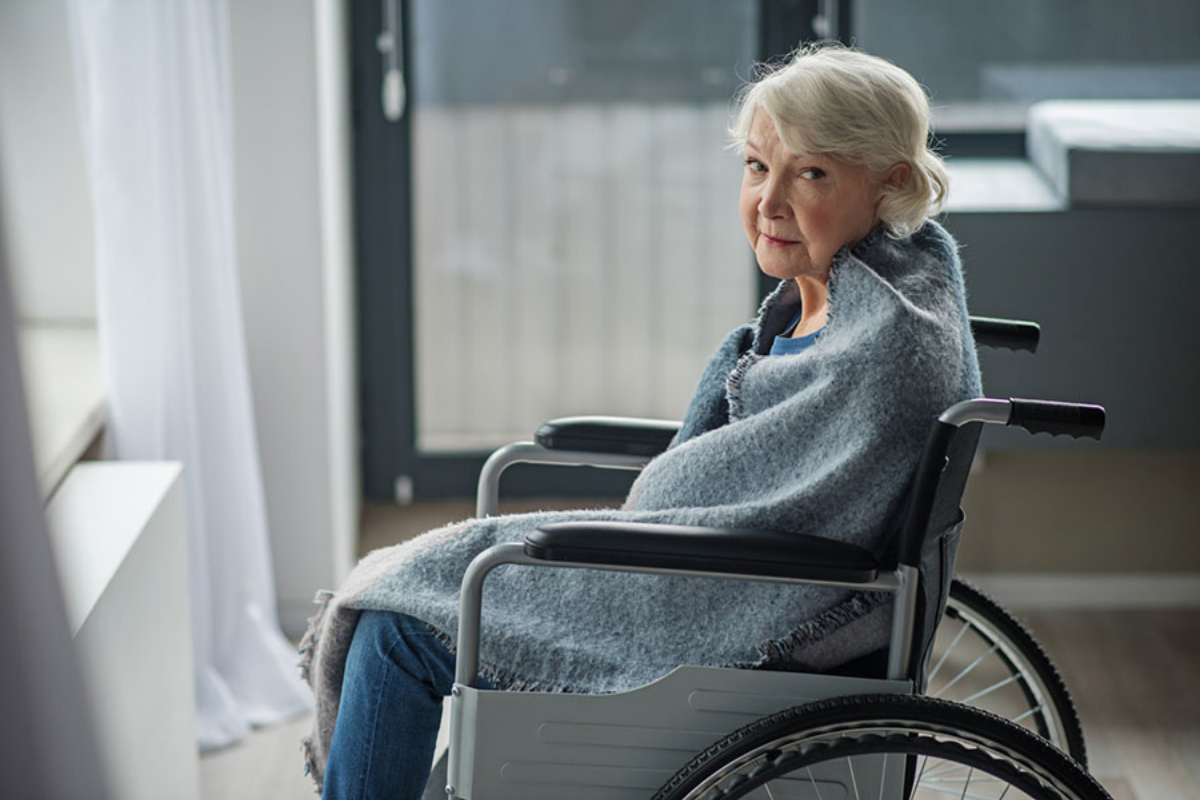 Бабушка в инвалидной коляске