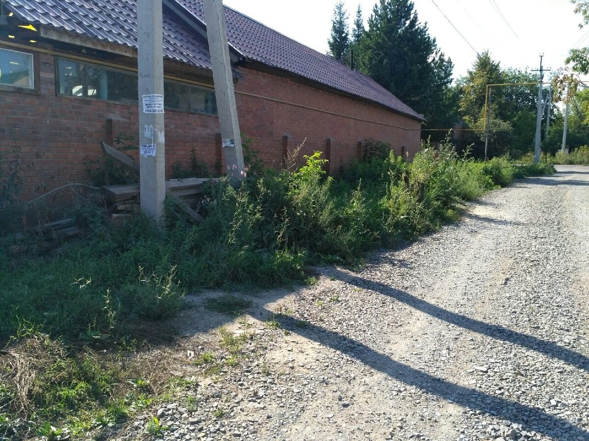 Вот перенесённый столб, а рядышком колодец