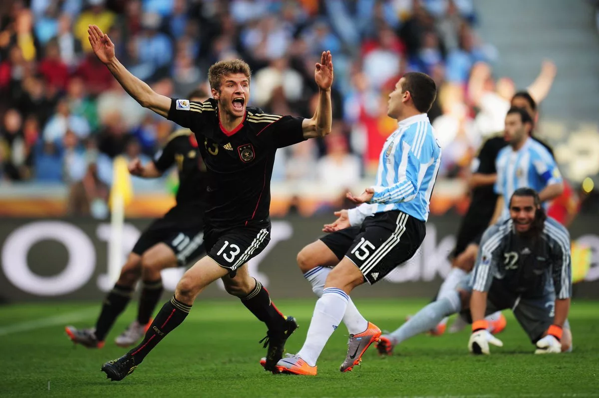 Germany argentina. Аргентина Германия 2010. Аргентина ЧМ 2010. Аргентина против Германии. Футбольное Противостояние.