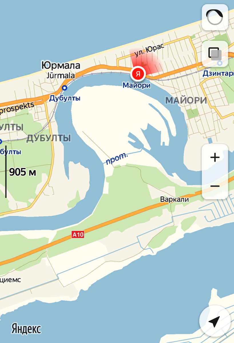 Как всегда, скриншот с экрана телефона себе в коллекцию. Река Лиелупе делает здесь подковообразную петлю. Ниже реки - озеро Бабитес, образованное протоками реки. Выше реки - Рижский залив Балтийского моря. То самое Рижское взморье, о котором пел Владимир Кузьмин и где его ждала Симона.