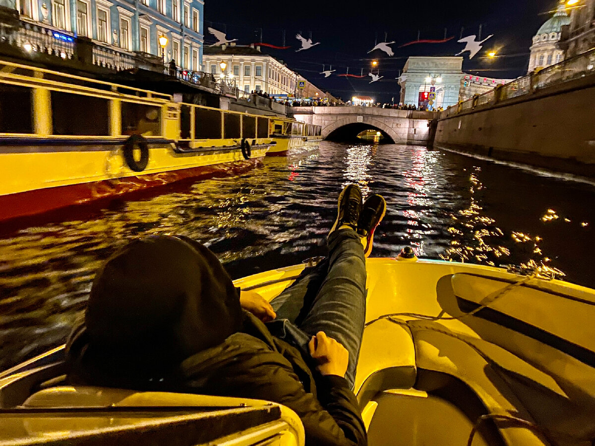Катаюсь на катере по Фонтанке. Питер