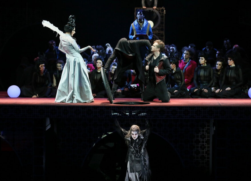 Фото с сайта Геликон-оперы: http://www.helikon.ru/ru/performances/turandot.html