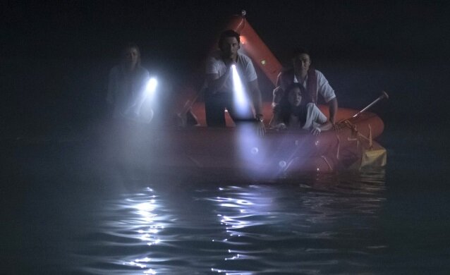 В пасти океана. Приключенческий триллер о выживании в море | КИНОМАНЬЯК ...