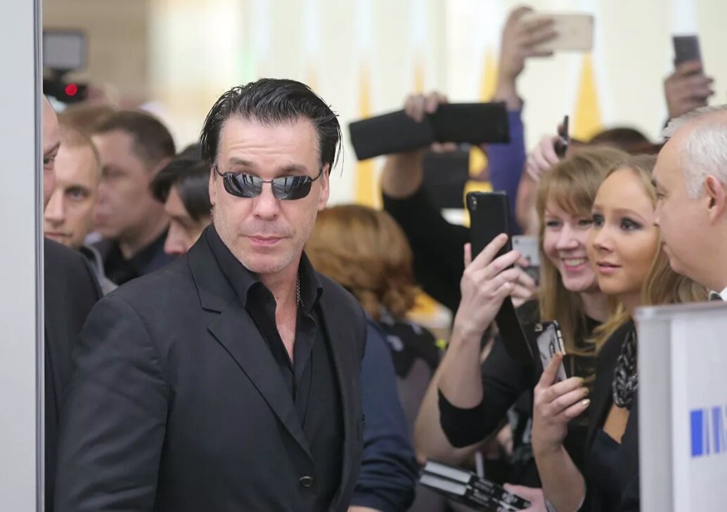 Красавчик Тилль Линдеман как Джеймс Бонд 007