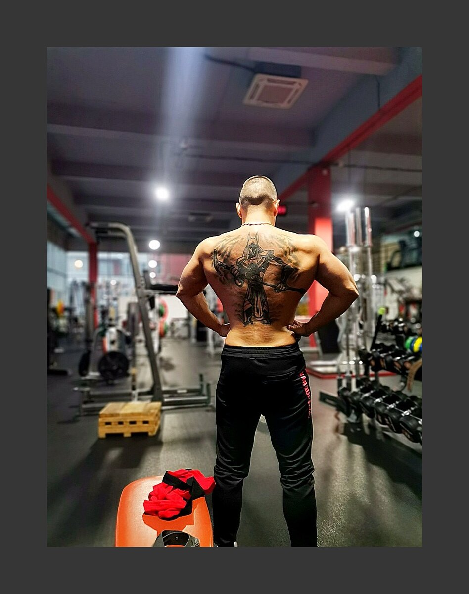 Я уже писал статью о том, что СПИНА- это моё самое слабое место и чтобы хоть как то ее расширить, мне приходилось экспериментировать на протяжении нескольких лет. Сегодня же о том, какие упражнения я вывел для себя в ТОП и почему. На фото я. Май 2021