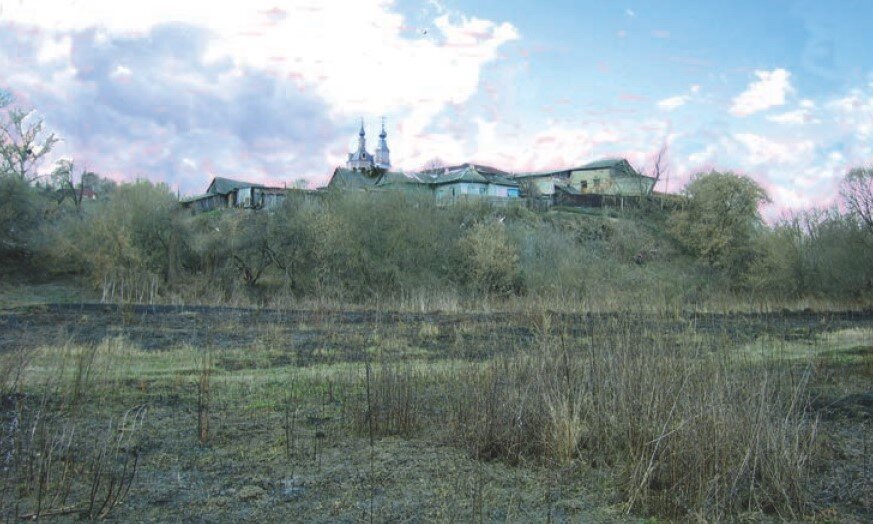 Холм в устье Другусны. Хорошо видна плотность современной застройки и те самые частные домовладения.