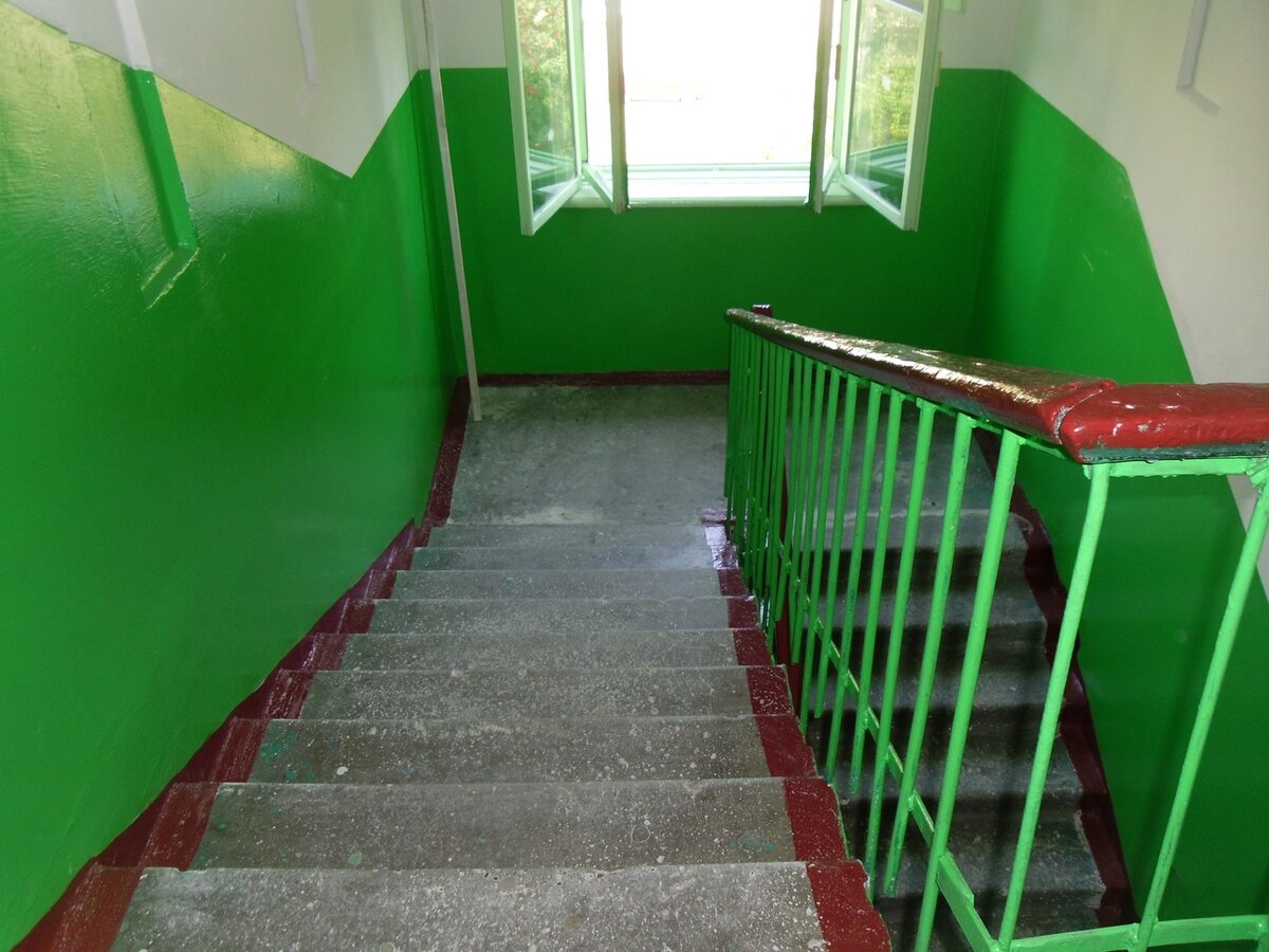 стандартный подъезд в хрущевке