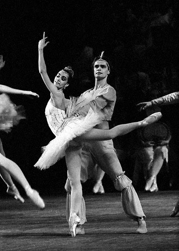 "Баядерка". И.Чистякова - Гамзатти, К.Заклинский - Солор. Фото из открытых источников.