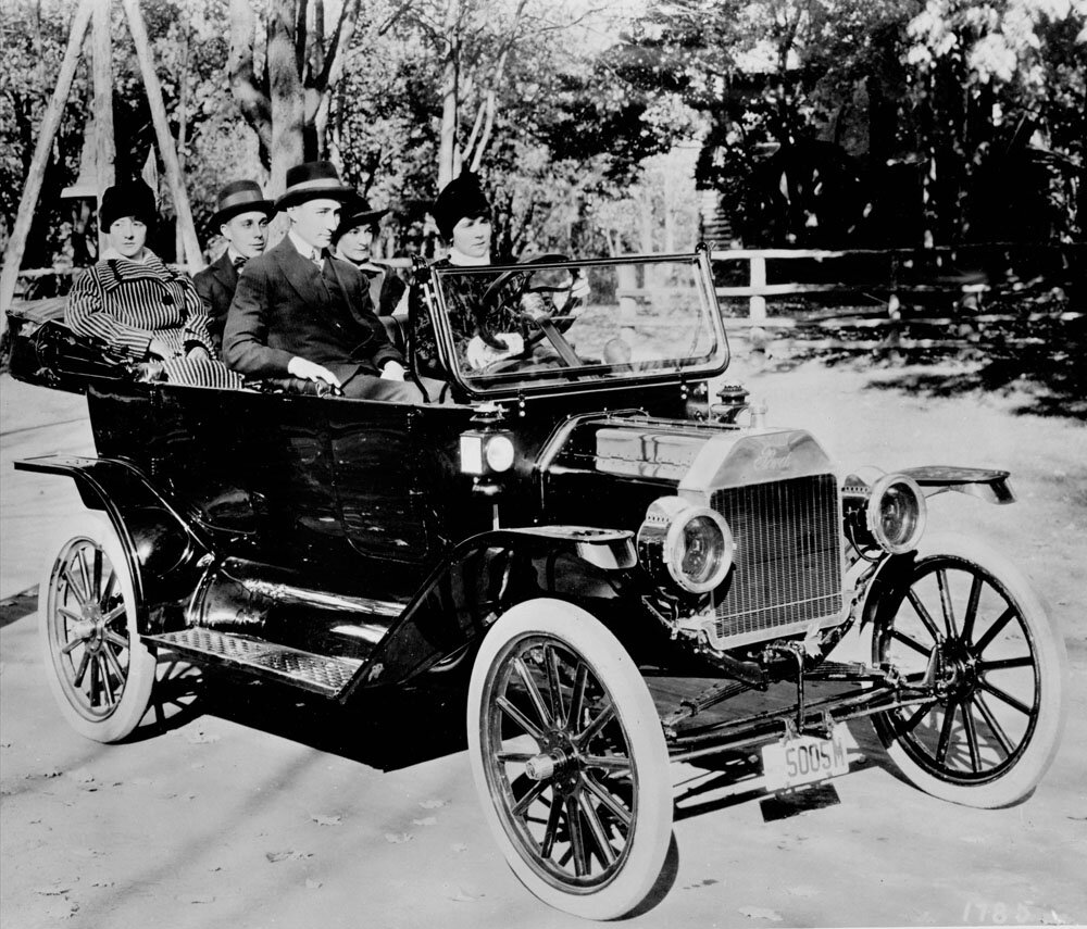 Форд первые машины. Машина Форд 1914 год.