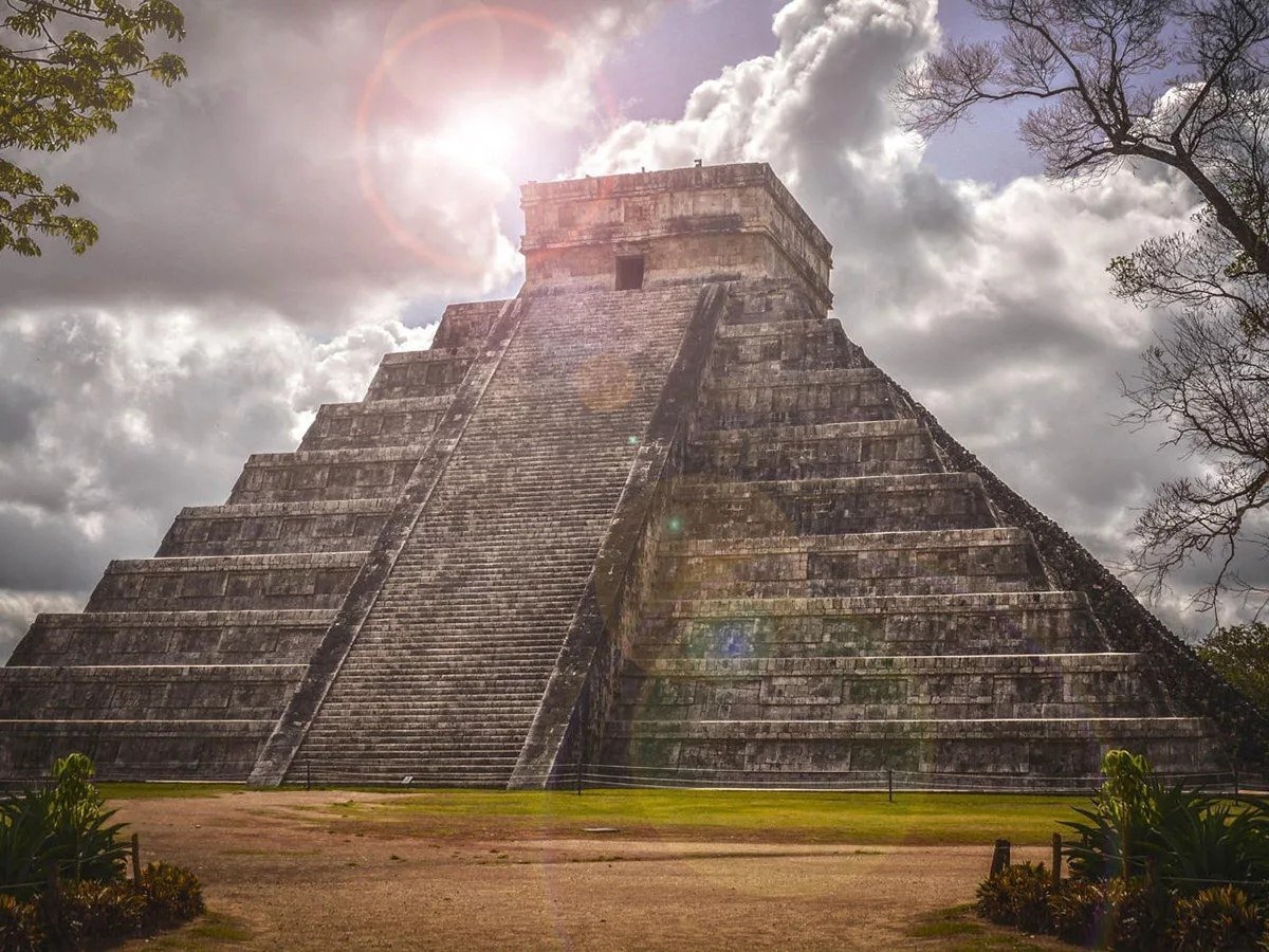 Лучшее чудо света. Пирамида Майя Чичен-ица. Пирамиды Чичен-ица в Мексике. Мексика Чичен ица пирамида Кукулькана. Храм Кукулькана Майя Чичен-ица.