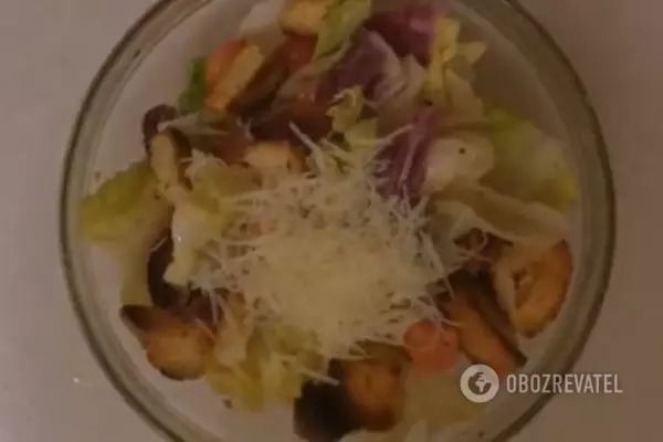 Готовый салат цезарь